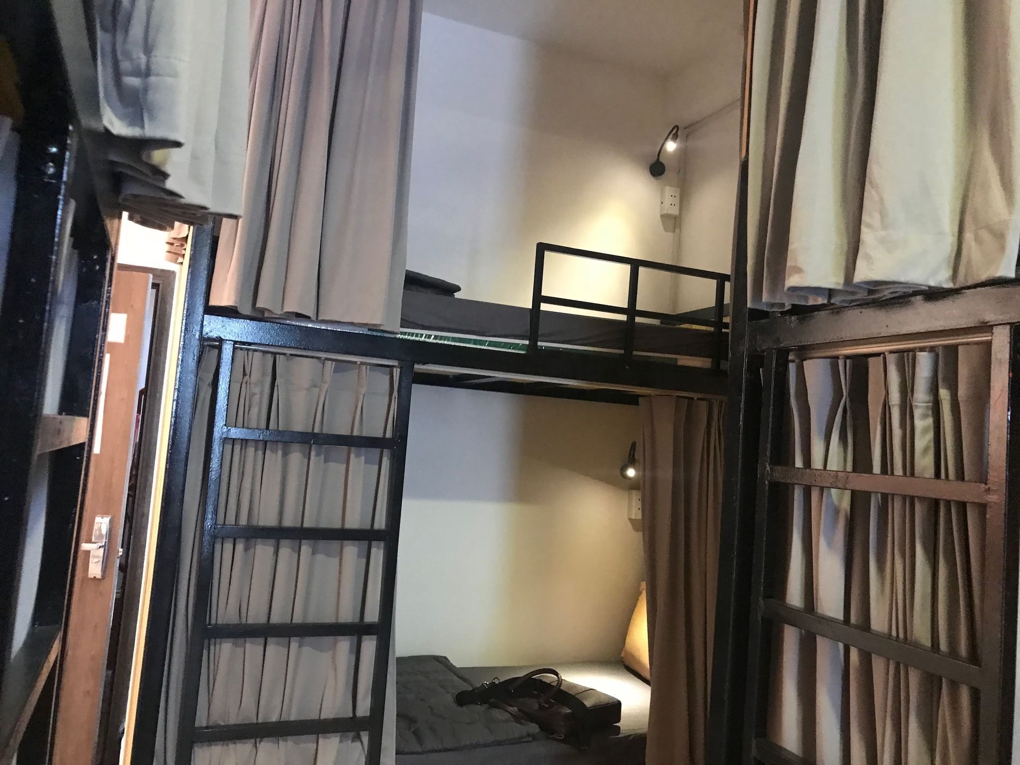 Wanderlust Saigon Hostel & Rooftop Bar Ho Chi Minh-byen Eksteriør bilde